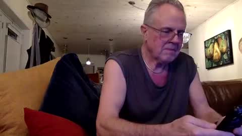 Snapshot of erostalk chatting on December 12, 2:37 am eros online show from December 12, 2:37 am