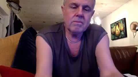 Snapshot of erostalk chatting on December 12, 5:42 am eros online show from December 12, 5:42 am