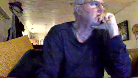 Snapshot of erostalk chatting on December 14, 12:11 am eros online show from December 14, 12:11 am