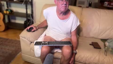 eros online show from October 4, 7:17 am