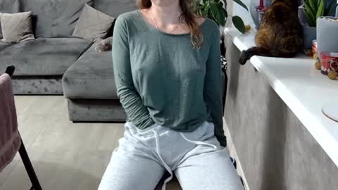 Melissa   online show from December 13, 2:05 pm