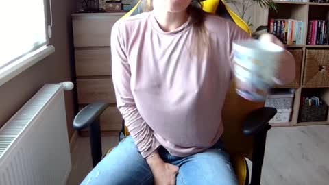 Melissa   online show from December 17, 10:01 am