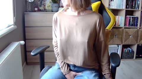 Melissa   online show from February 5, 9:46 am