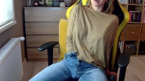 Melissa   online show from February 5, 4:36 pm