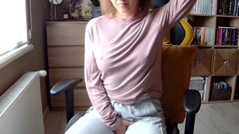 Melissa   online show from February 6, 9:43 am