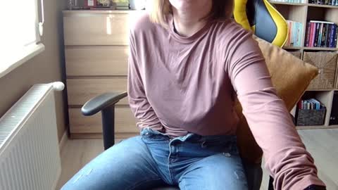 Melissa   online show from February 8, 1:22 pm