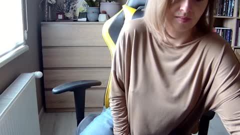 Melissa   online show from February 9, 11:14 am