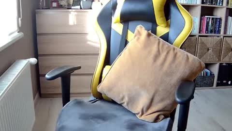 Melissa   online show from February 10, 1:33 pm