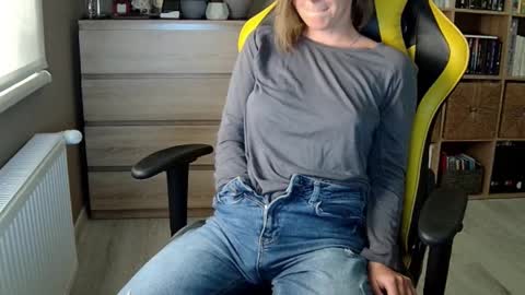 Melissa   online show from February 10, 5:41 pm