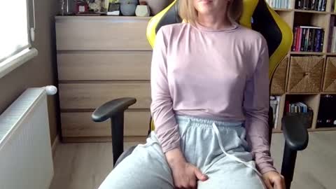 Melissa   online show from February 11, 2:13 pm