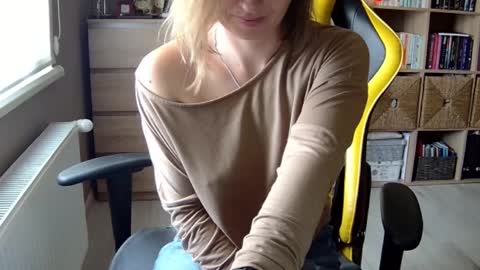 Melissa   online show from February 14, 11:10 am