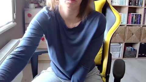 Melissa   online show from February 16, 10:10 am
