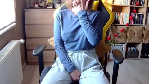 Melissa   online show from February 19, 2:44 pm