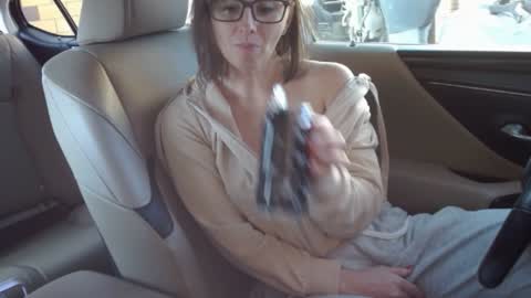 Melissa   online show from March 7, 10:45 am