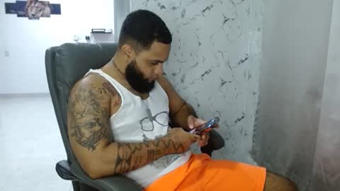 Snapshot of eroticoblack chatting on April 27, 4:32 am Eroticoblack online show from April 27, 4:32 am