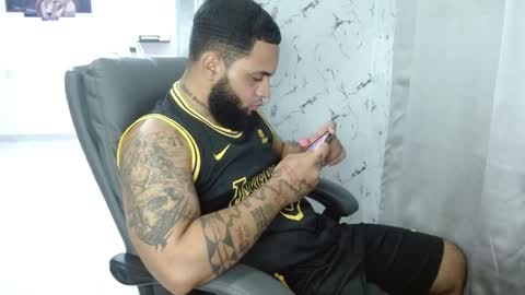 Snapshot of eroticoblack chatting on May 3, 4:07 am Eroticoblack online show from May 3, 4:07 am