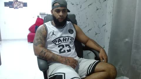 Snapshot of eroticoblack chatting on June 7, 4:27 am Eroticoblack online show from June 7, 4:27 am