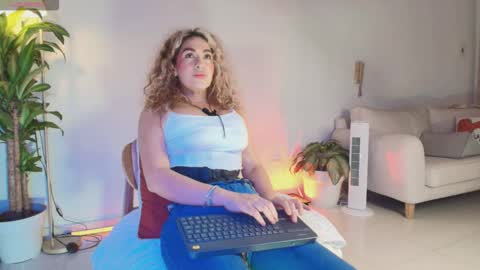 Snapshot of erotik_lady chatting on March 15, 2:06 am TINY online show from March 15, 2:06 am