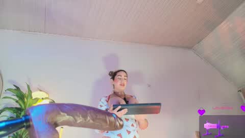 Snapshot of erotik_lady chatting on March 20, 3:22 am TINY online show from March 20, 3:22 am
