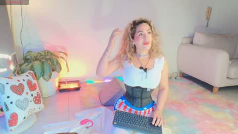 Snapshot of erotik_lady chatting on April 2, 3:26 am TINY online show from April 2, 3:26 am