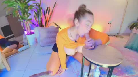 Snapshot of erotik_lady chatting on April 29, 4:27 am TINY online show from April 29, 4:27 am