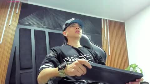 Snapshot of eryonbradley chatting on October 2, 11:17 am Eryon online show from October 2, 11:17 am