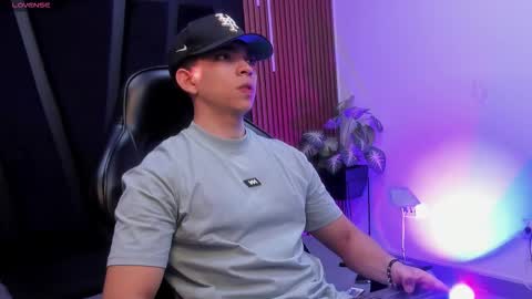 Eryon online show from December 14, 1:49 pm