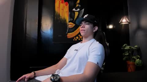 Eryon online show from December 15, 11:25 am