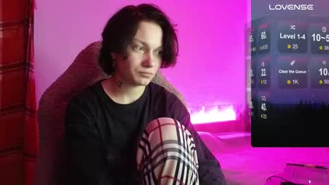 esajukyy online show from December 17, 4:24 pm