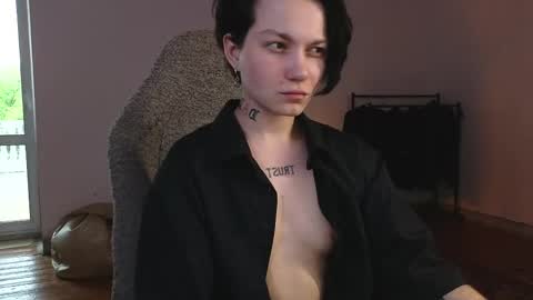 esajukyy online show from June 8, 1:11 pm