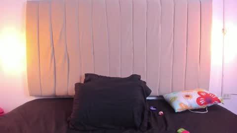 Snapshot of escar_let chatting on March 28, 8:08 pm Scarlett online show from March 28, 8:08 pm