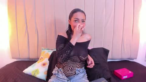 Snapshot of escar_let chatting on April 15, 8:31 pm Scarlett online show from April 15, 8:31 pm