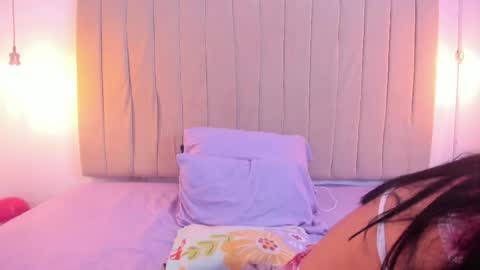 Snapshot of escar_let chatting on April 17, 8:01 pm Scarlett online show from April 17, 8:01 pm