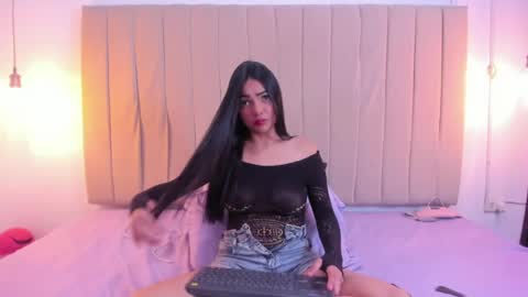 Snapshot of escar_let chatting on April 23, 2:35 am Scarlett online show from April 23, 2:35 am