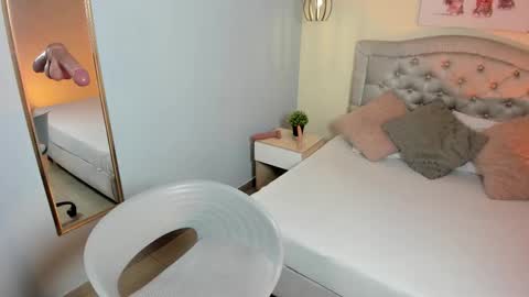 Escarlet online show from October 10, 1:32 pm