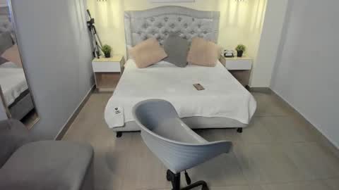 Escarlet online show from October 17, 1:46 pm