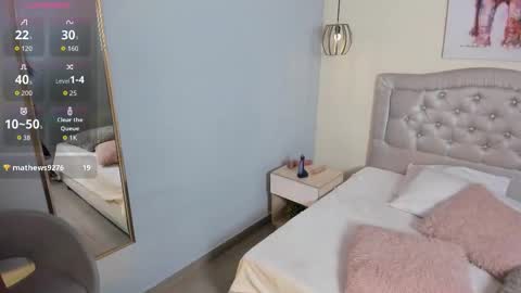 Escarlet online show from December 19, 1:18 pm