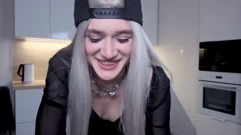 Snapshot of eshleeeygreen chatting on December 4, 3:54 pm EshleGreen online show from December 4, 3:54 pm