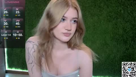 EshleGreen online show from May 6, 9:42 pm