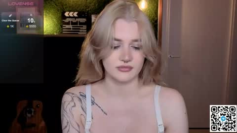 EshleGreen online show from May 31, 7:37 pm