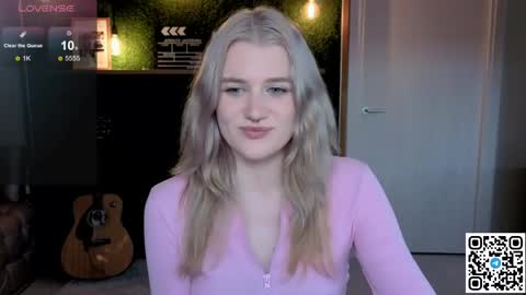 EshleGreen online show from June 4, 9:54 pm