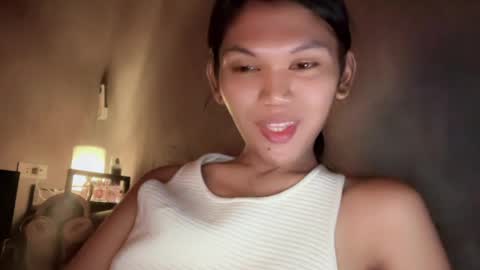 Snapshot of esilchan chatting on April 10, 5:23 am Chelliane online show from April 10, 5:23 am