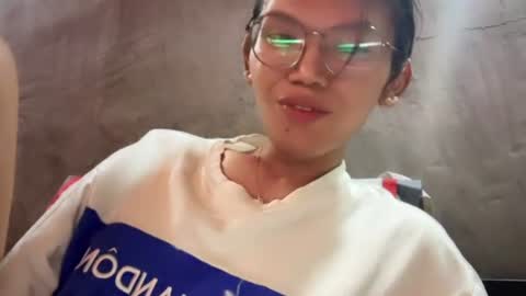 Snapshot of esilchan chatting on June 13, 4:54 am Chelliane online show from June 13, 4:54 am