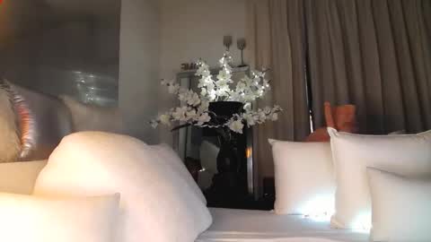 Esther online show from October 10, 9:36 pm