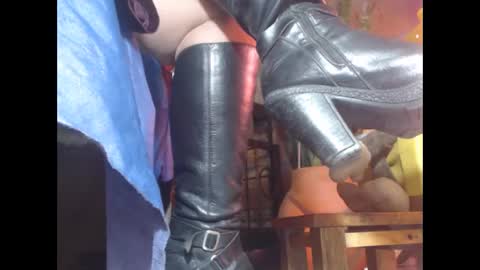 Snapshot of eskelaswd chatting on February 15, 7:51 am Eskela911 online show from February 15, 7:51 am