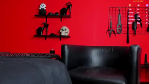 Snapshot of esme_fox chatting on March 27, 4:07 pm esme_fox online show from March 27, 4:07 pm