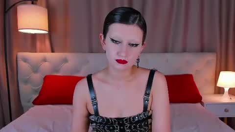 Snapshot of esme_fox chatting on June 15, 5:15 pm esme_fox online show from June 15, 5:15 pm