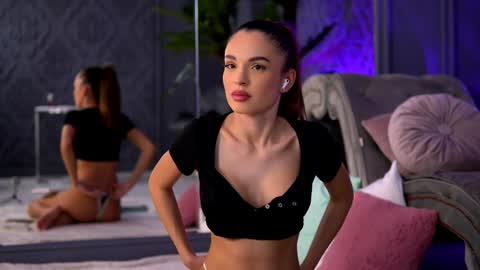 Raluca  online show from December 4, 10:30 pm