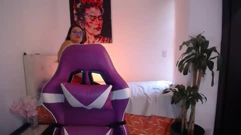 Esmeralda online show from February 3, 7:08 pm