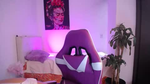 Esmeralda online show from February 4, 7:42 pm